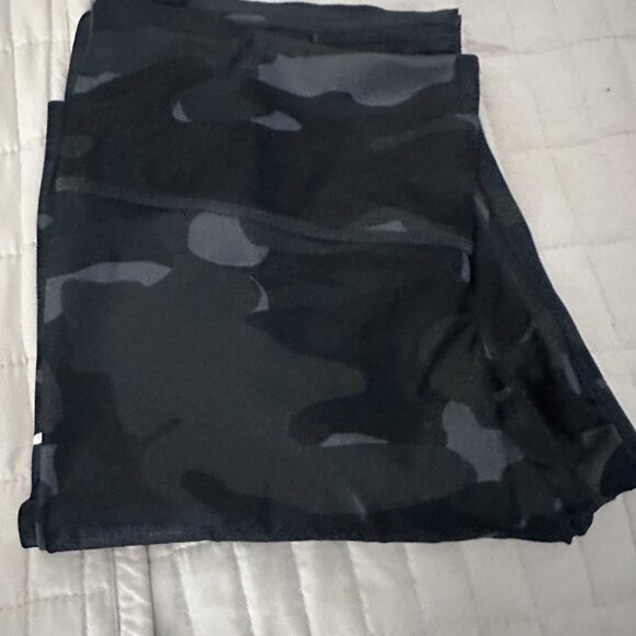 The NIKE One Women's Dri Fit Mid Rise Tight Camo Leggings  And  Bra - Picture 5 of 9